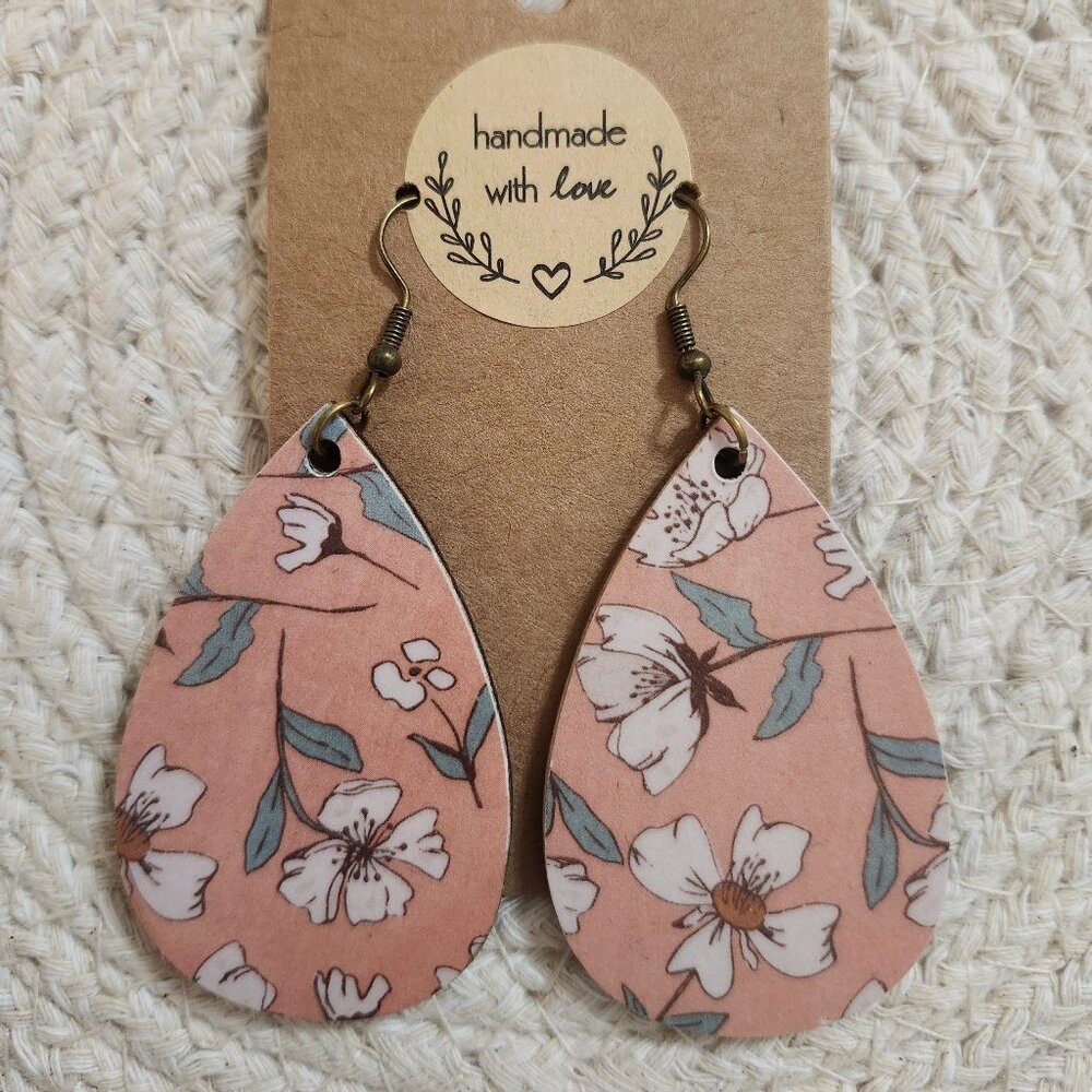 ~Handmade~ vintage style, boho, botanical earrings